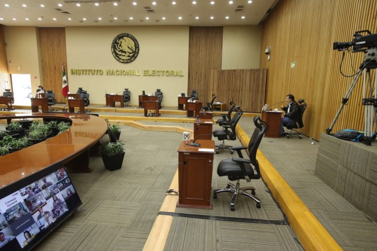 Participación Gerardo Fernández Noroña Consejero suplente del Poder Legislativo del PT en la  Sesión Ordinaria del Consejo General.