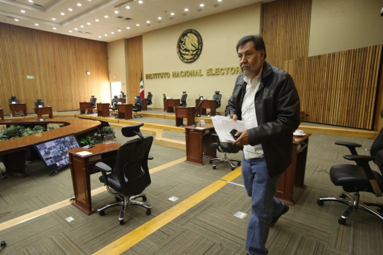 Salida del Consejero suplente del Poder Legislativo del PT Gerardo Fernández Noroña,  del Salón de Sesiones.