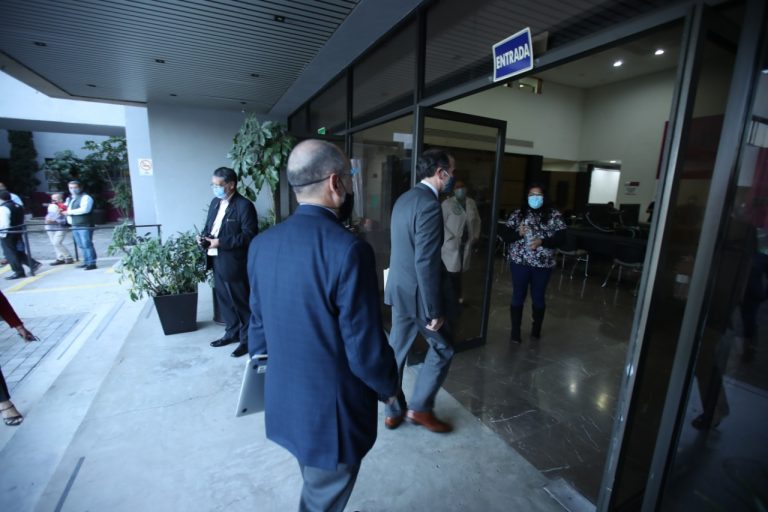 Regreso de los Consejeros al Salón de Sesiones.