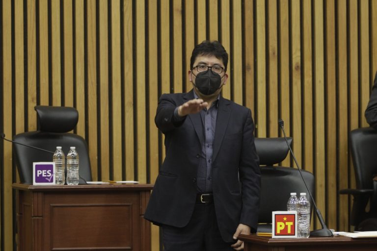 Toma de protesta de Marcelino Loredo Saucedo como representante suplente del PT ante el Consejo General.