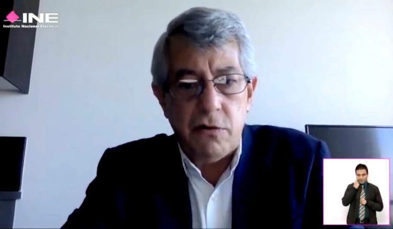 Mauricio Merino Huerta.