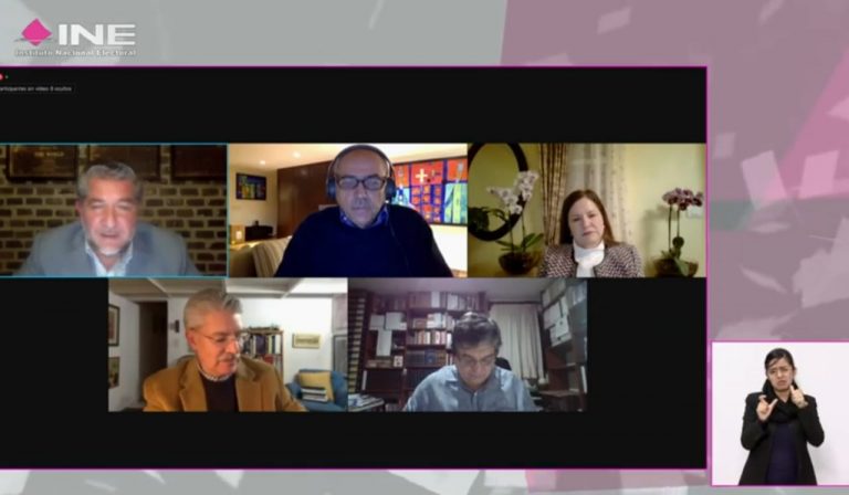 Mesa 6 El Padrón Electoral.