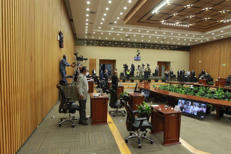 Minuto de silencio en homenaje póstumo a Fernando Zertuche Muñoz ex Secretario Ejecutivo del IFE.