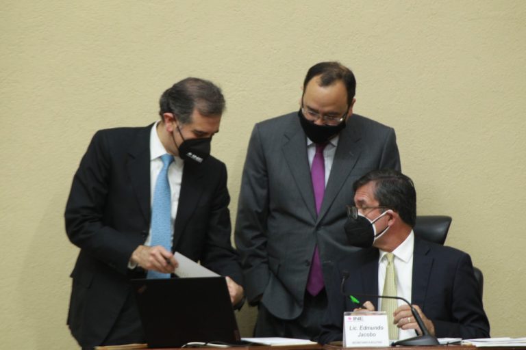 Lorenzo Córdova Vianello Consejero Presidente, Ciro Murayama Rendón Consejero Electoral y Edmundo Jacobo Molina, Secretario Ejecutivo.