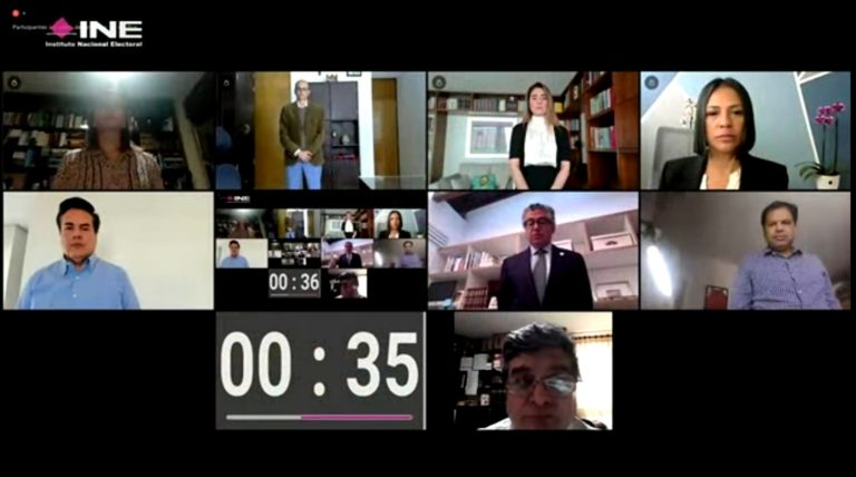 Minuto de silencio en homenaje póstumo a Fernando Zertuche Muñoz ex Secretario Ejecutivo del IFE.