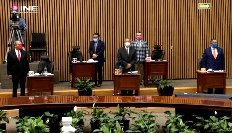 Representantes de Partidos Políticos en el minuto de Silencio