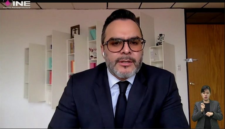 Presentación de Roberto Heycher Cardiel Soto, Director Ejecutivo de Capacitación Electoral y Educción Cívica en el INE.