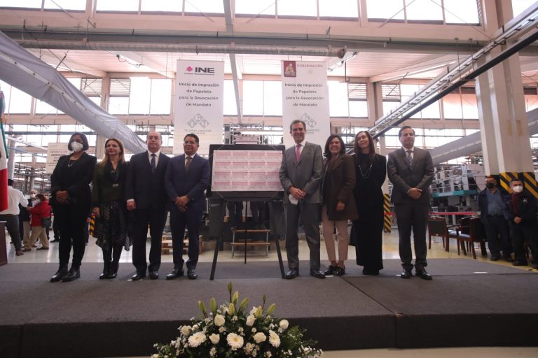 Inicio de la producción de papeleta para la Revocación del mandato, realizado en Talleres Gráficos de México.