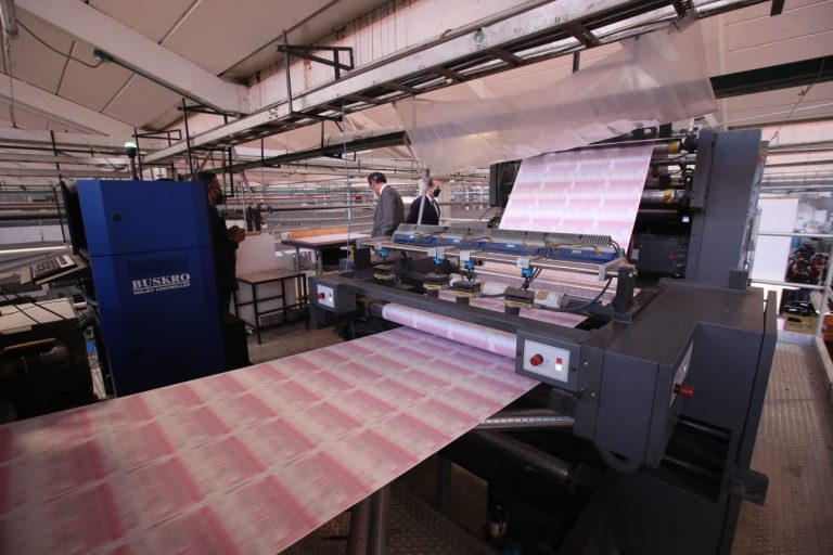 Recorrido por las instalaciones de Talleres gráficos en el  Inicio de la producción de papeleta para la Revocación del mandato.