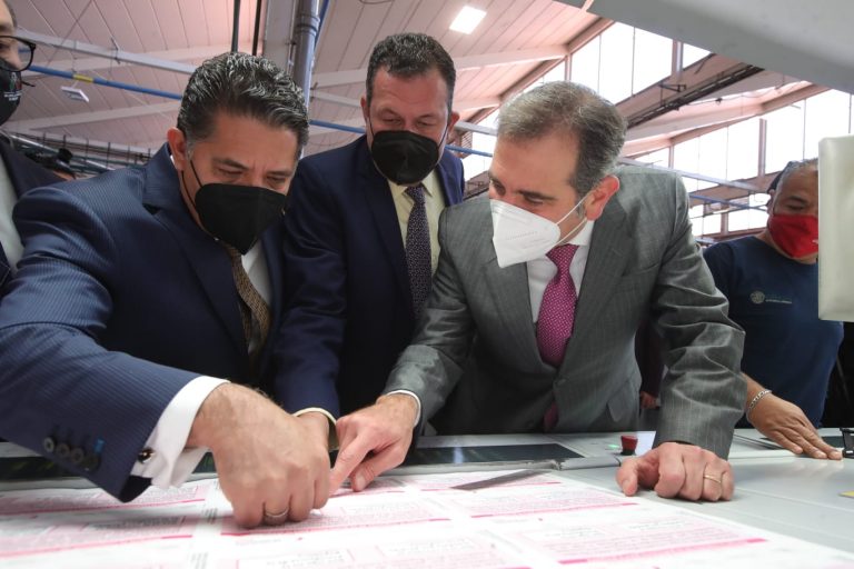 Recorrido por las instalaciones de Talleres gráficos en el  Inicio de la producción de papeleta para la Revocación del mandato.