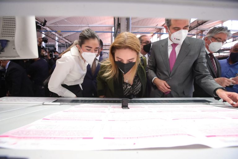 Recorrido por las instalaciones de Talleres gráficos en el  Inicio de la producción de papeleta para la Revocación del mandato.