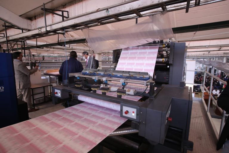 Recorrido por las instalaciones de Talleres gráficos en el  Inicio de la producción de papeleta para la Revocación del mandato.