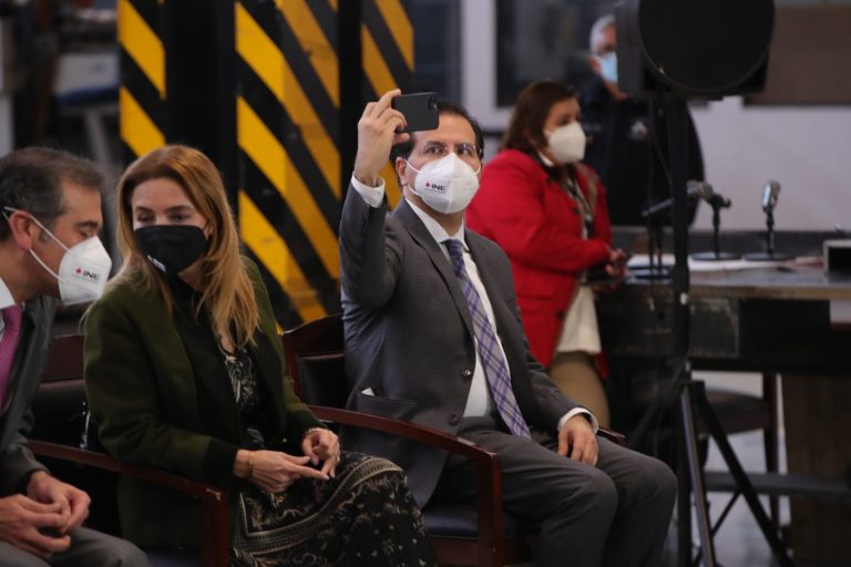 Recorrido por las instalaciones de Talleres gráficos en el  Inicio de la producción de papeleta para la Revocación del mandato.