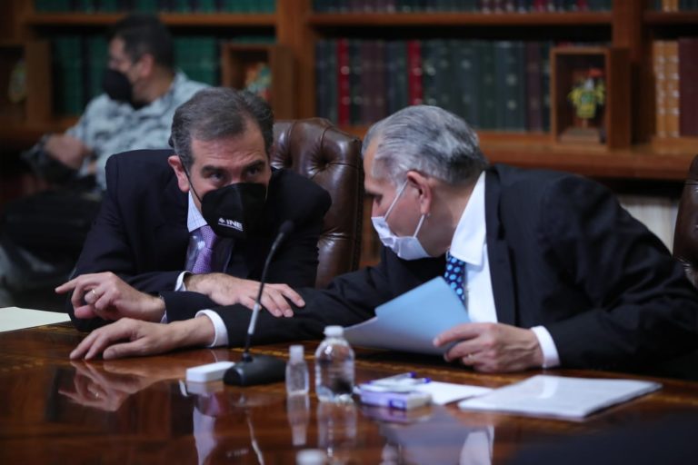 Lorenzo Córdova Vianello, Consejero Presidente del INE y Adán Augusto López Hernández Secretario de Gobernación.