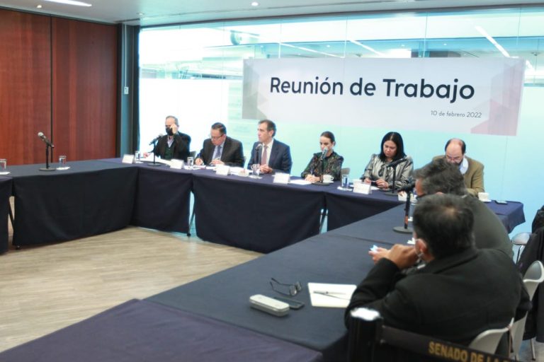 Reunión de trabajo de Senadoras y Senadores del Grupo Plural con el Dr. Lorenzo Córdova Vianello, Consejero Presidente del INE.