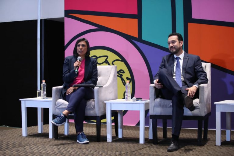 Mesa. "Verificación de información, una nueva forma de hacer periodismo "