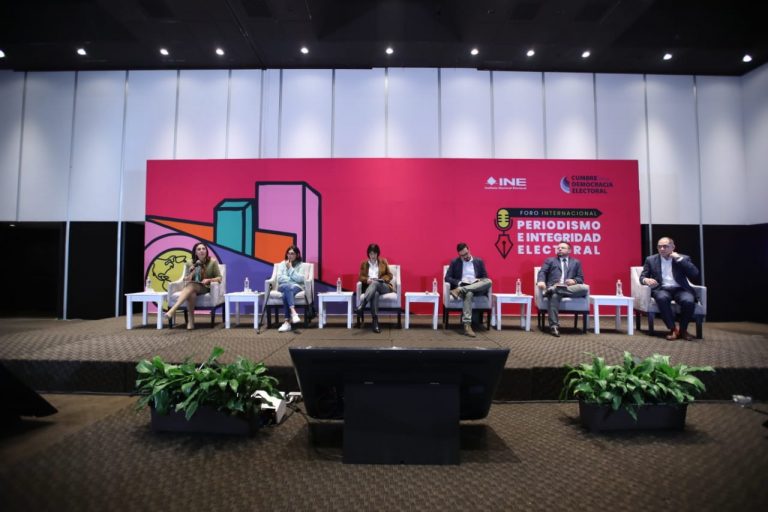 Mesa. "El Papel de las redes sociales. Los límites de libertad de expresión".