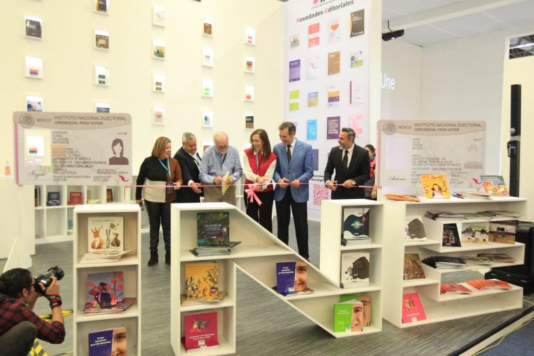 Inauguración del Stand INE.