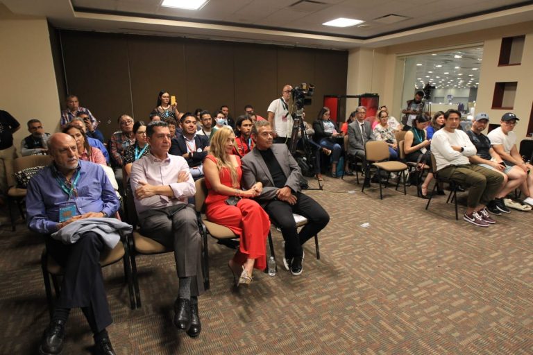 Presentación del Informe País 2020. en el marco de la Feria Internacional del Libro de Guadalajara.
