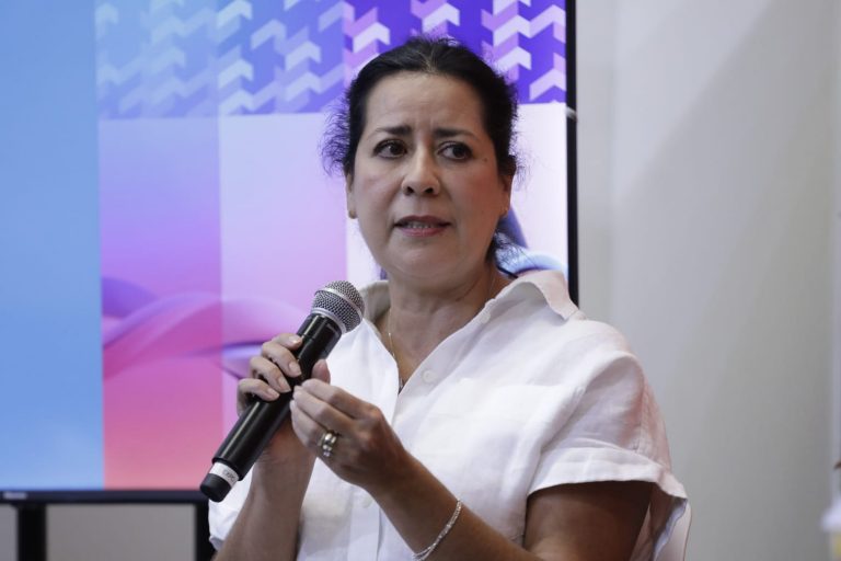 Liselotte Correa, Moderadora