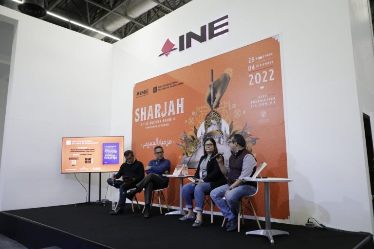 Mesa de análisis sobre el libro "Democracia y verdad. Una historia breve" de Sophia Rosenfeld.