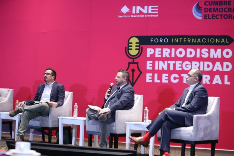 Carlos Bravo Regidor, Analista Político.