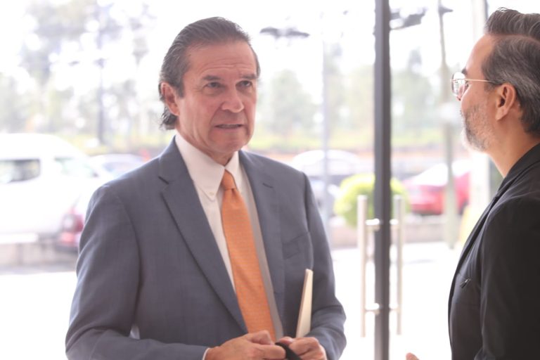 Edmundo Jacobo Molina, Secretario Ejecutivo del INE y Roberto Heycher Cardiel Soto, Director Ejecutivo de Capacitación Electoral y Educación Cívica del INE.