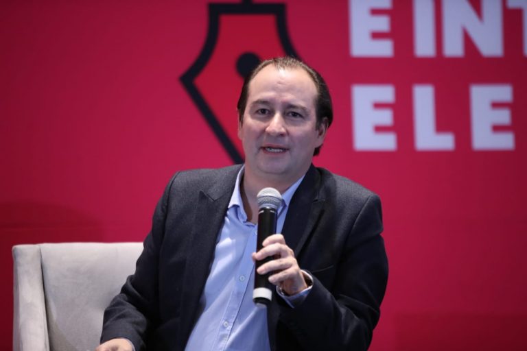 Mario Campos, Periodista.