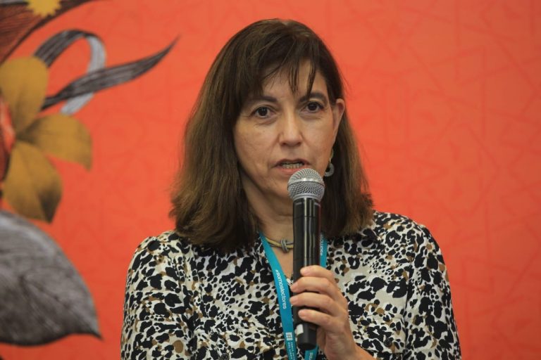 Teresa Vicencio, Moderadora