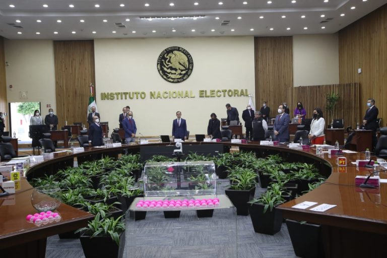 Minuto de silencio por el fallecimiento del Gobernador de Puebla, Luis Miguel Barbosa Huerta.