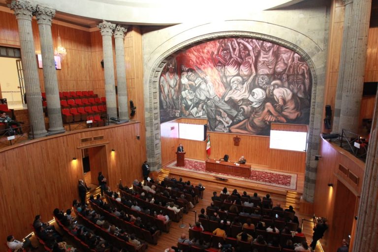 Conferencia Magistral "Evolución y riesgos de la democracia" impartida por el Consejero Presidente Dr. Lorenzo Córdova Vianello,  en la Universidad de Guadalajara.