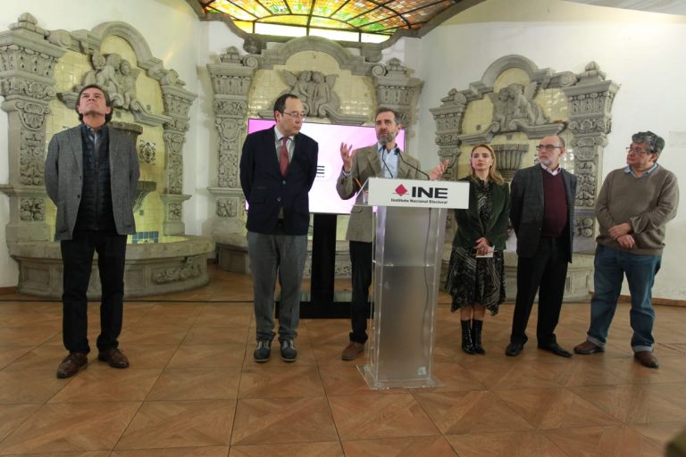 Reunión con medios de comunicación.