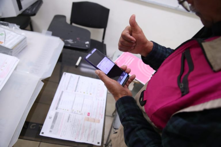 Armado de paquete electoral.