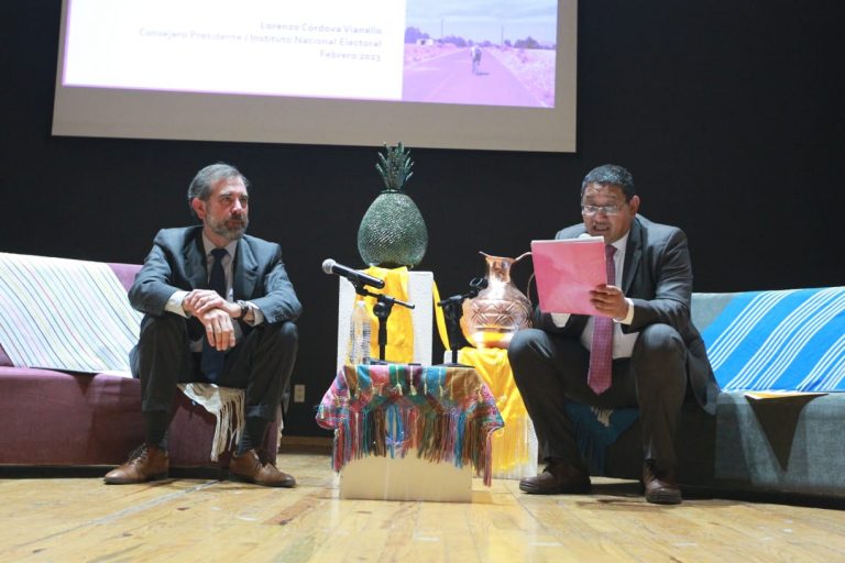 Lorenzo Córdova Vianello Consejero Presidente del INE e Ignacio Hurtado Presidente del Instituto Estatal de Michoacán (IEM).