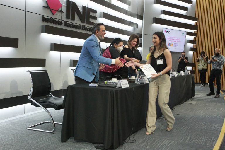 Sandra Judith Abril Duran, Ganadora del tercer lugar.