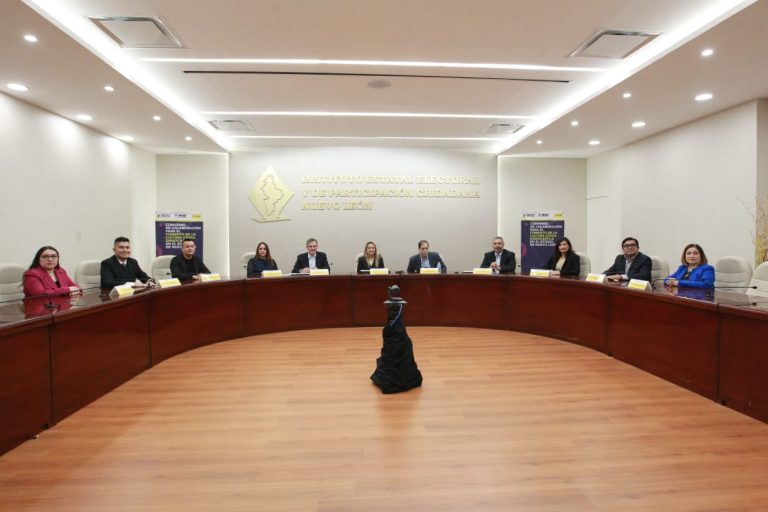 Reunión en el Instituto Estatal Electoral y de Participación Ciudadana de Nuevo León.