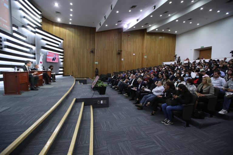 Conferencia Magistral Estacional de Primavera 2023 “Declive y Erosión de la Democracia”