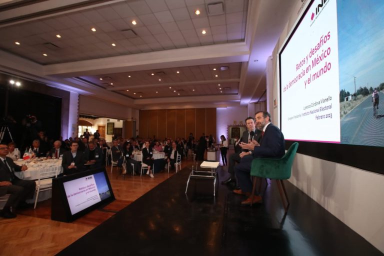 Encuentro con miembros de la Americana Society of Mexico.