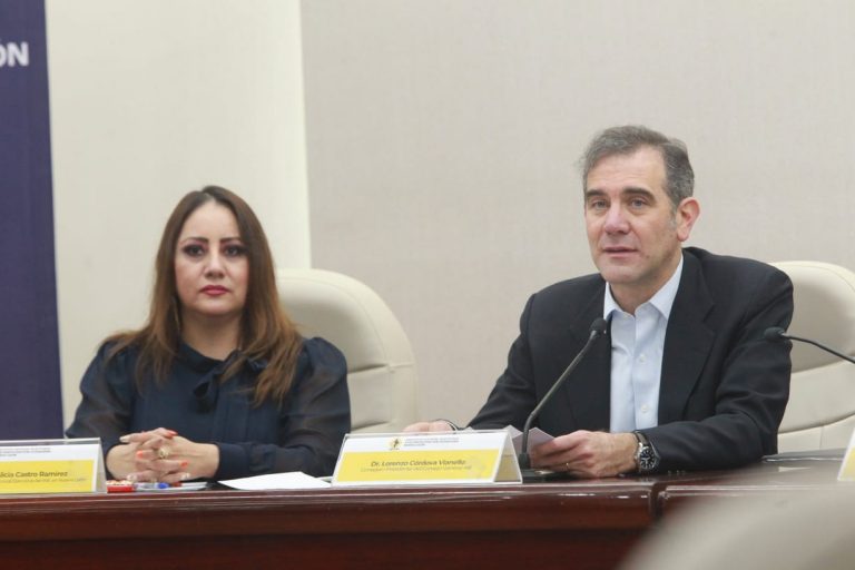 Olga Alicia Castro Ramírez Vocal Ejecutiva de la Junta Local de Nuevo León y Lorenzo Córdova Vianello Consejero Presidente del INE.