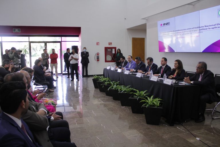 Firma de convenio de colaboración INE-PRI,  para utilizar la aplicación digital remota de afiliación de militante