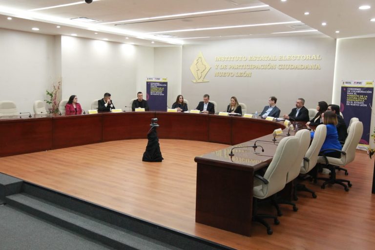 Reunión en el Instituto Estatal Electoral y de Participación Ciudadana de Nuevo León.