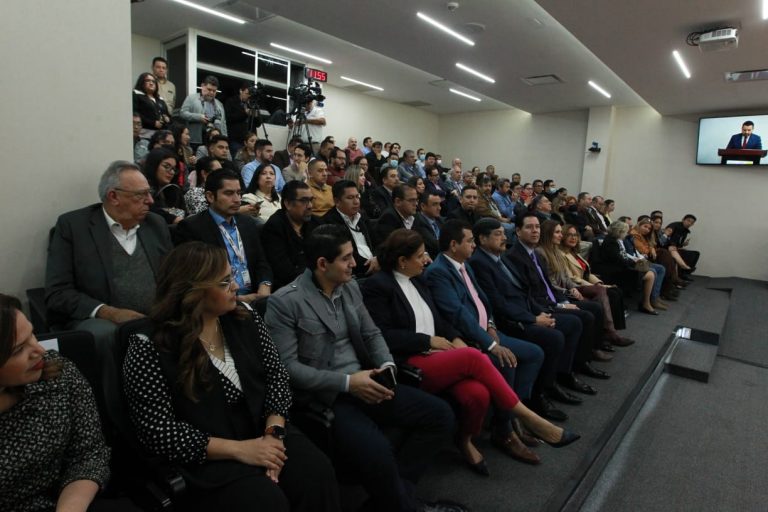 Reunión en el Instituto Estatal Electoral y de Participación Ciudadana de Nuevo León.