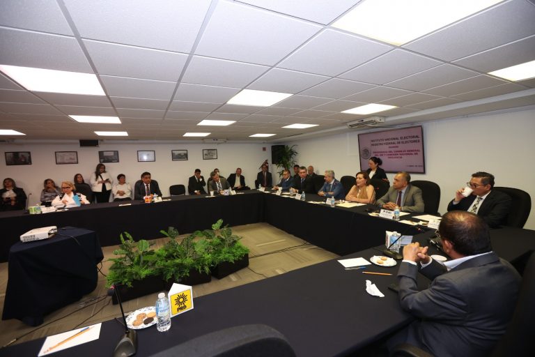 Reunión entre la Presidencia del Consejo del INE y la Comisión de Nacional de Vigilancia.