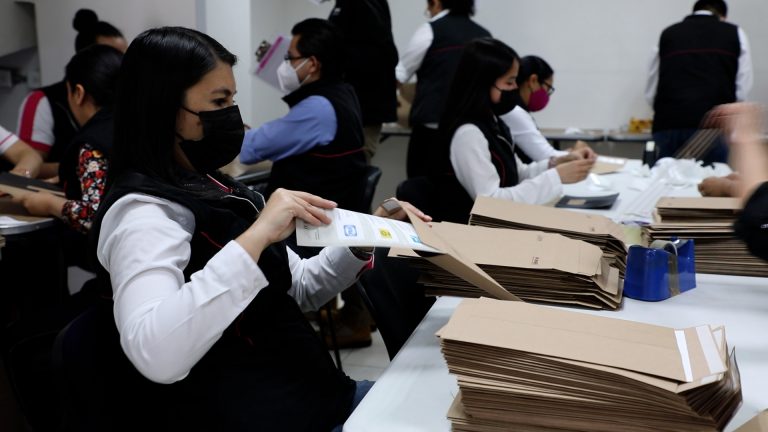 Integración de los Sobres Paquete Electoral de Seguridad para voto anticipado y en prisión preventiva para la elección de gubernaturas del Estado de México