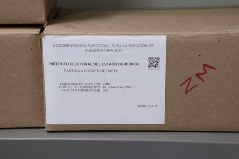Entrega de documentación y material que conformará el paquete Electoral postal para el Voto Cuahuilense en el Extranjero