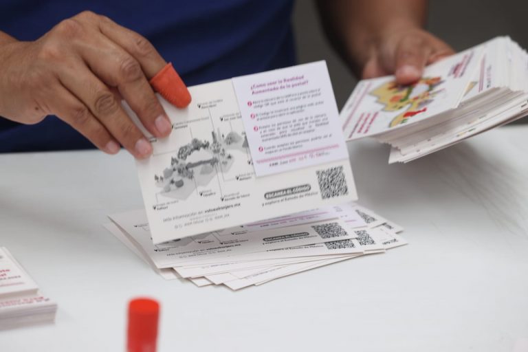 Entrega de documentación y material que conformará el paquete Electoral postal para el Voto Cuahuilense en el Extranjero
