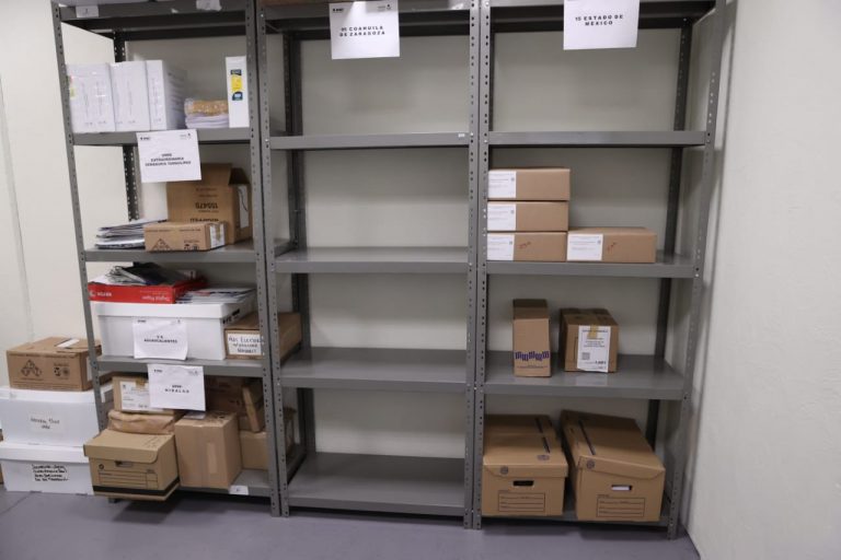 Entrega de documentación y material que conformará el paquete Electoral postal para el Voto Cuahuilense en el Extranjero