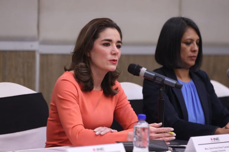 Dania Ravel Cuevas y Norma De La Cruz Magaña Consejeras Electorales del INE.