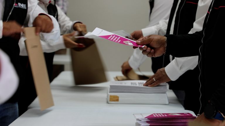 Integración de los Sobres Paquete Electoral de Seguridad para voto anticipado y en prisión preventiva para la elección de gubernaturas del Estado de México
