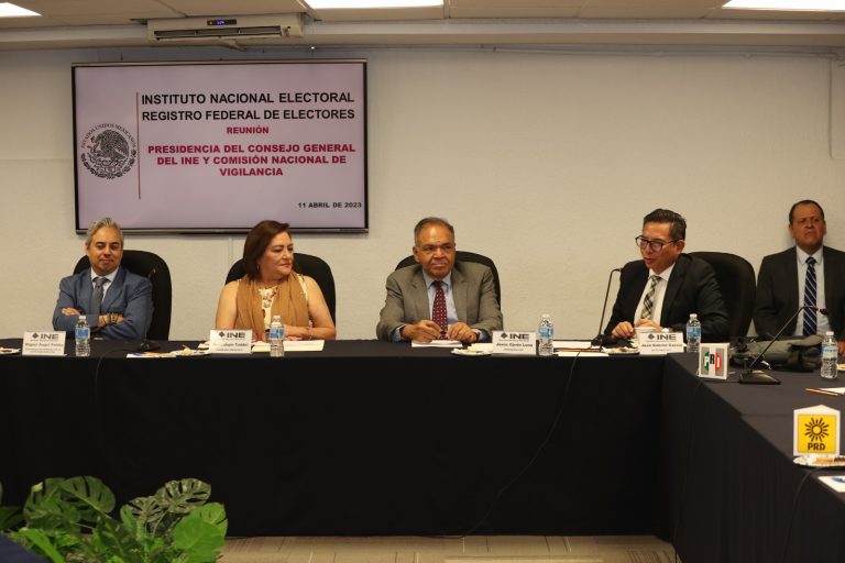 Reunión entre la Presidencia del Consejo del INE y la Comisión de Nacional de Vigilancia.